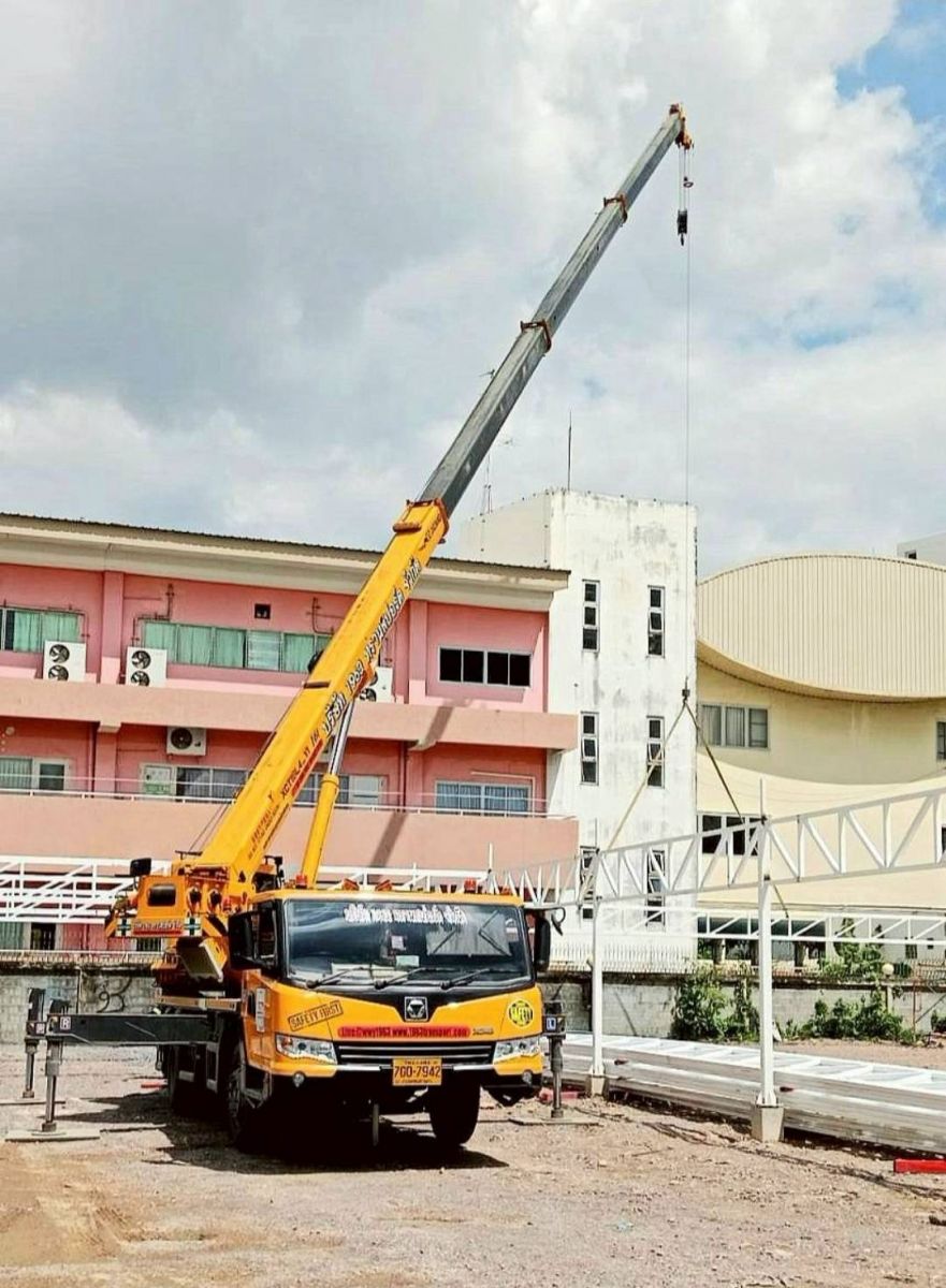เช่ารถเครน6ล้อ15ตันแขนยาว 26 เมตร