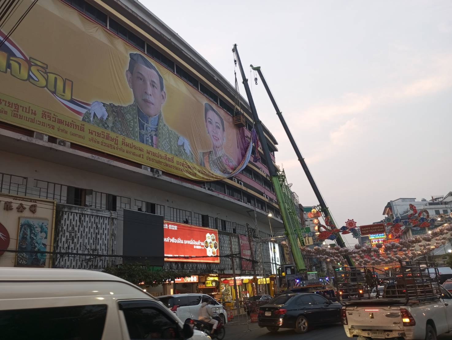 เช่ารถเครนติดป้ายเยาวราช